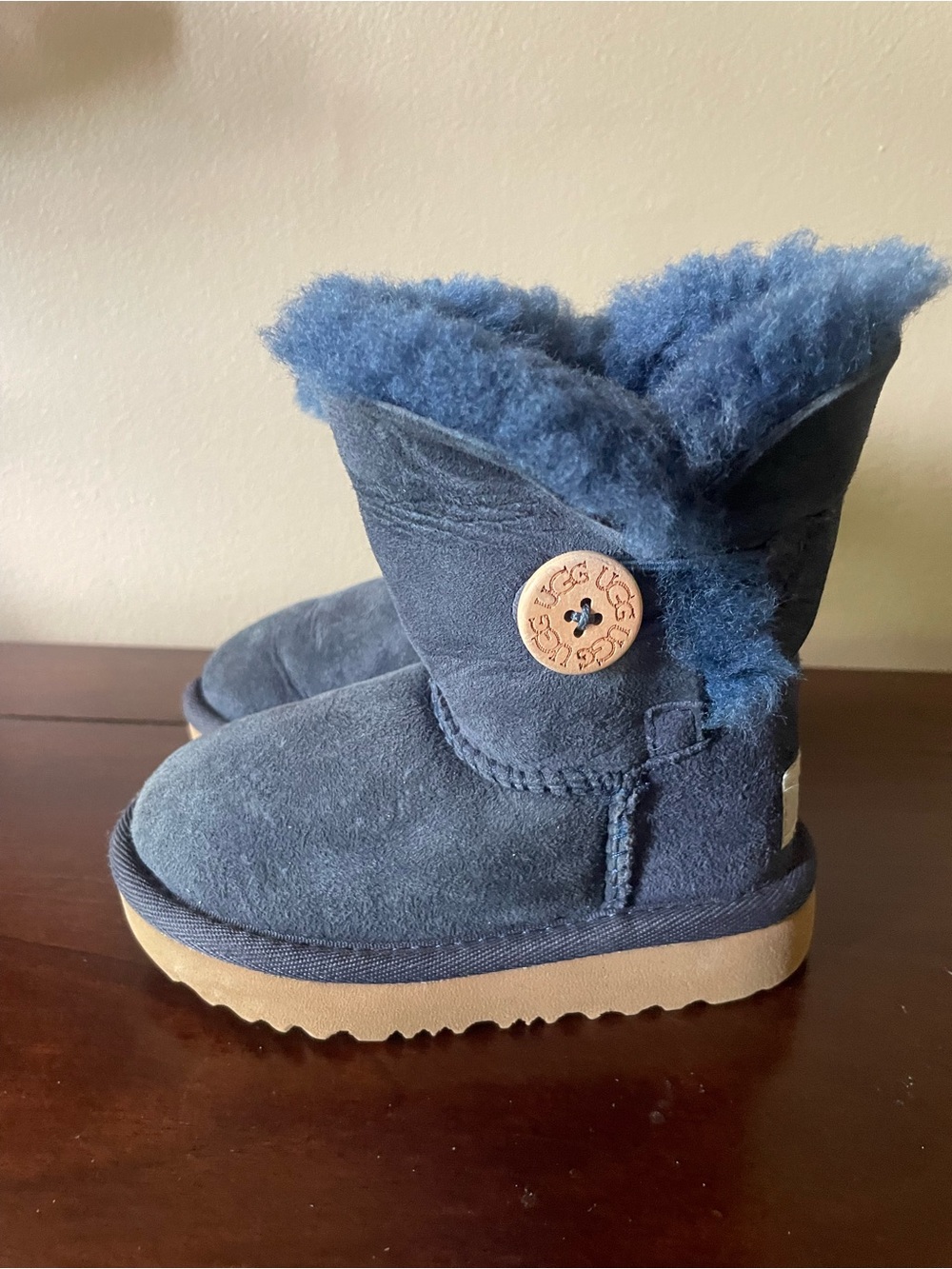 Ugg Australia Girls Bailey Button II Toddler Boots Shoes 1017400T Navy sz 6